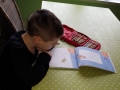 Hallo, Miguel verbringt die aktuelle Zeit mit ganz viel Basteln, Spielen alleine oder mit seinen Geschwistern oder ein bisschen Lernen für die Schule! Liebe Grüße